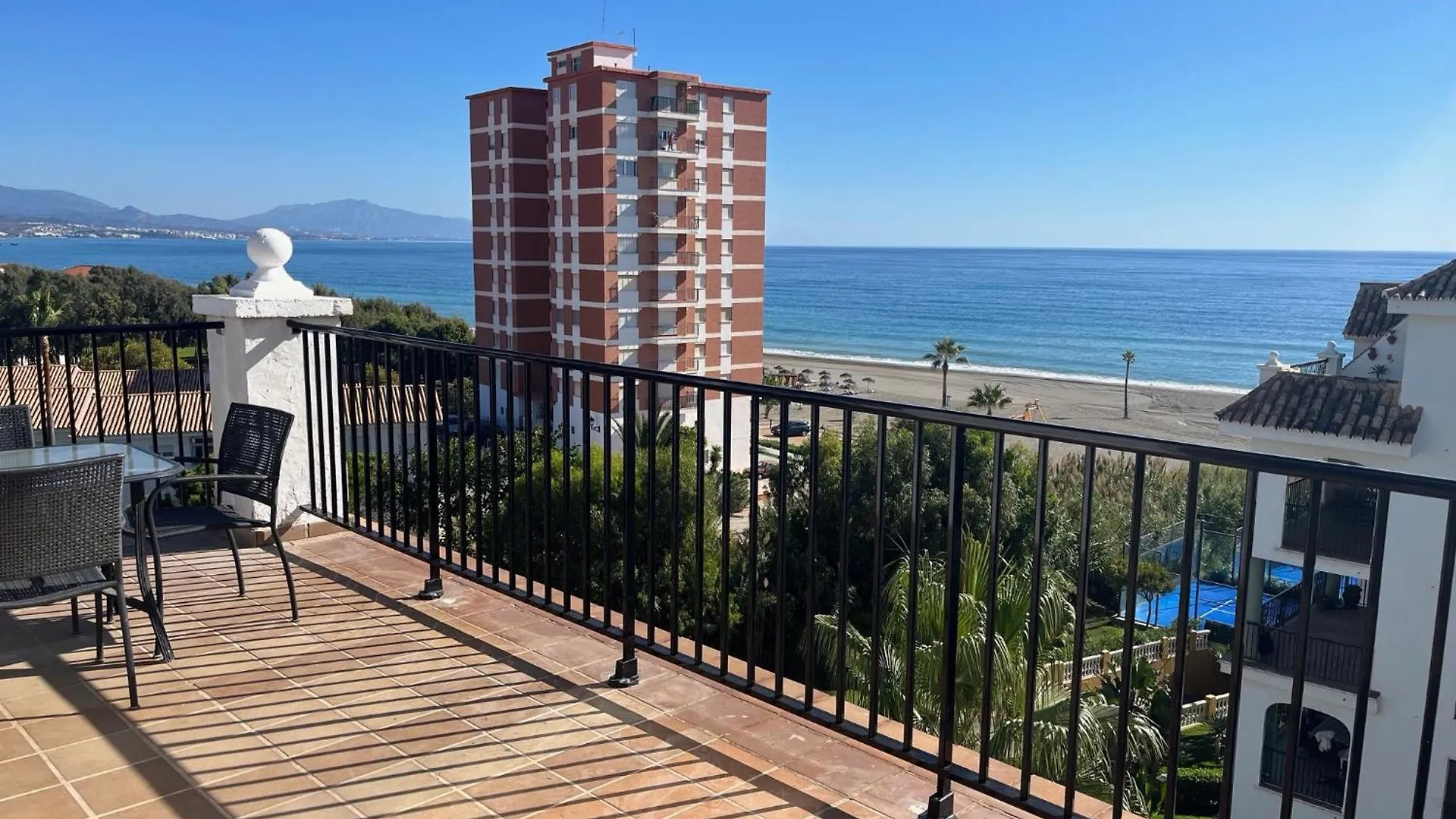 3 Bed Beachfront Penthouse 854 With Great Views Manilva 0*,